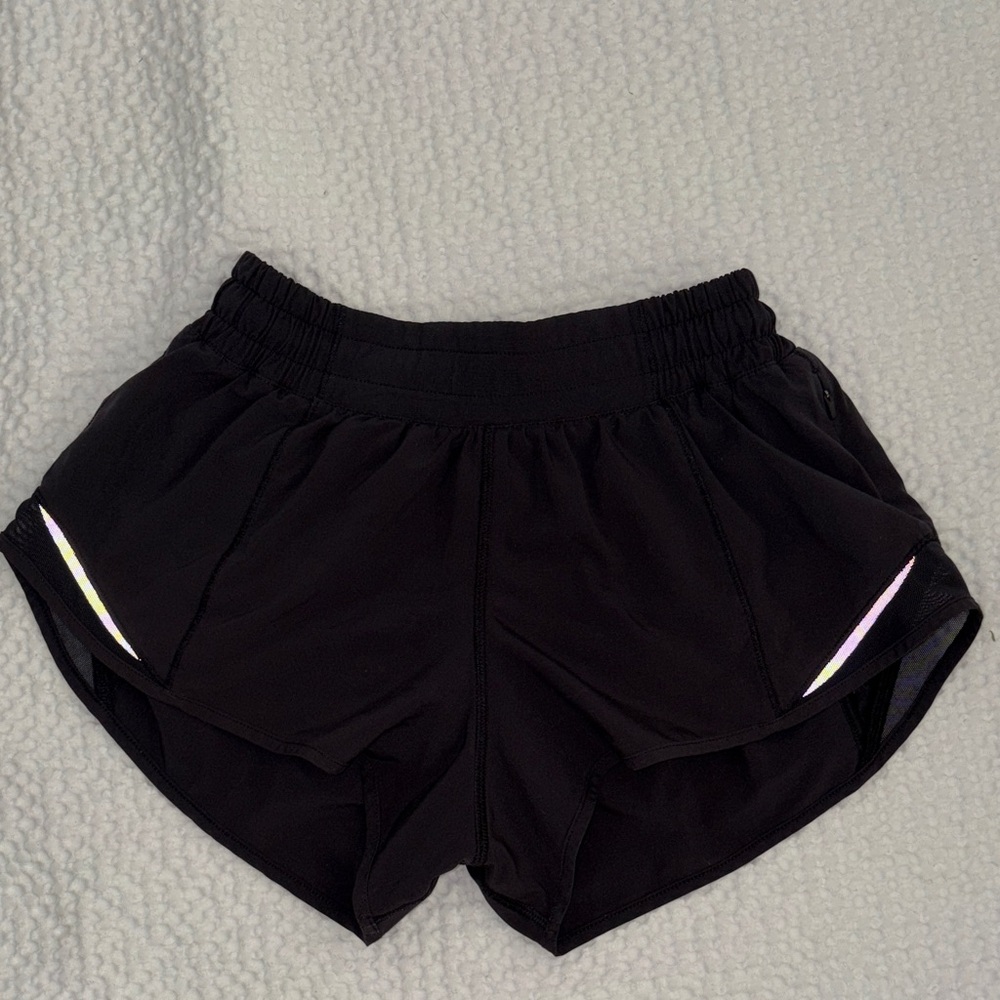 Black Lululemon hotty hots low rise 2.5 inch